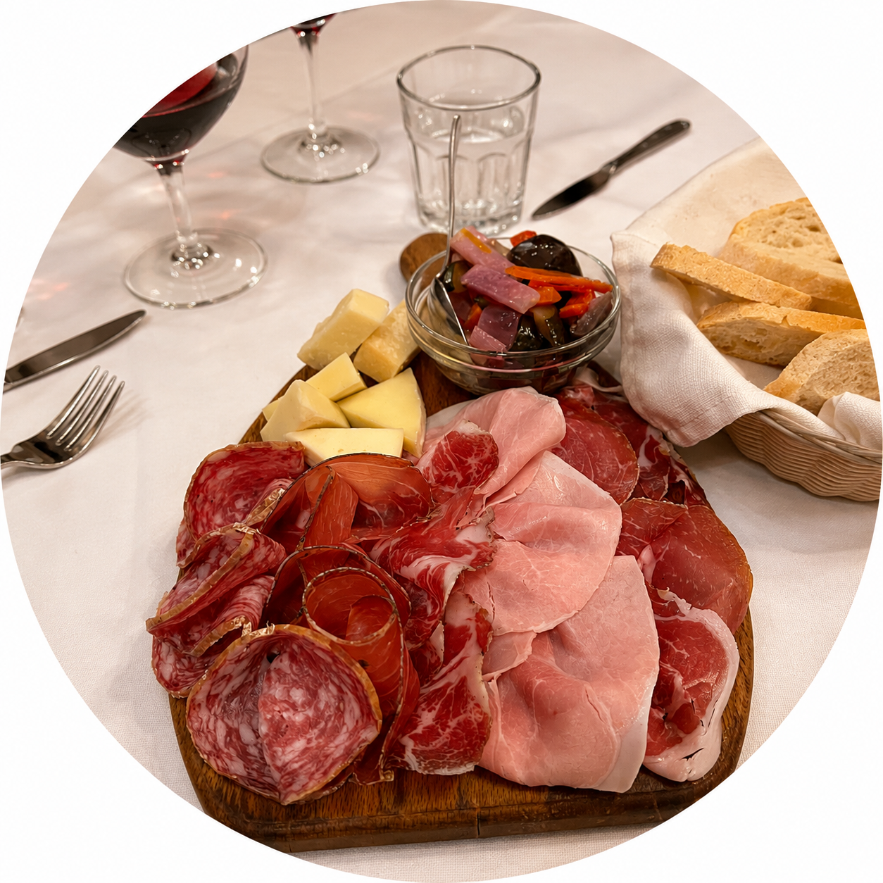 Lunch among the vines, lechazo from the wood oven with the estate's own red